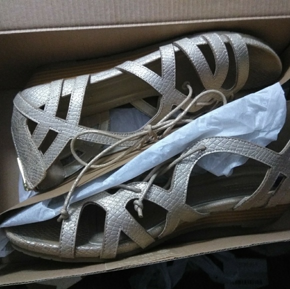 Kenneth Cole Reaction Sandals - Picture 1 of 4